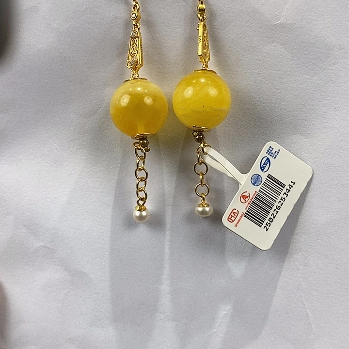 琥珀未镶嵌颈饰多人