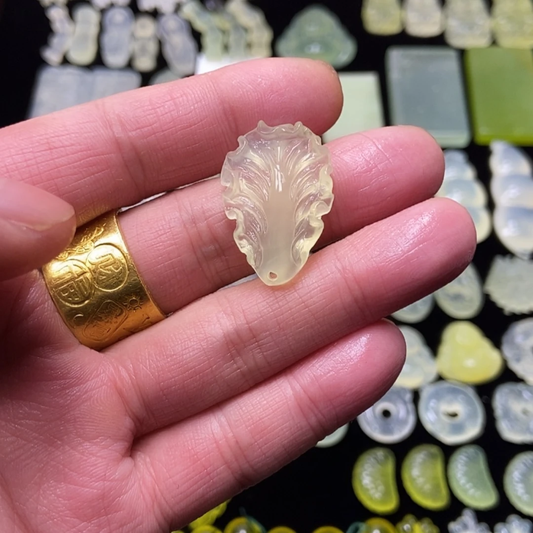 浮***丶蛇纹石玉未镶嵌颈饰