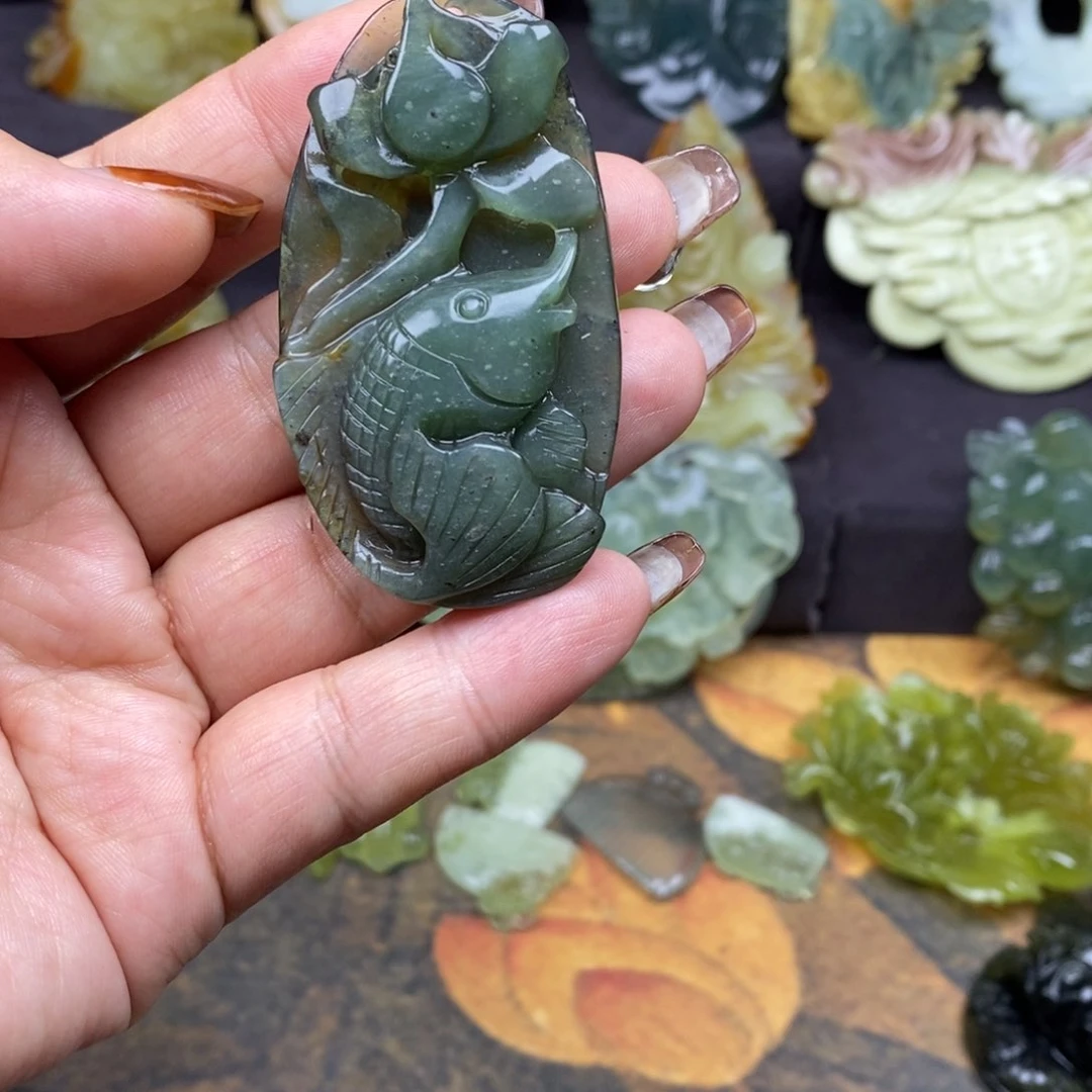 蛇纹石玉颈饰未镶嵌