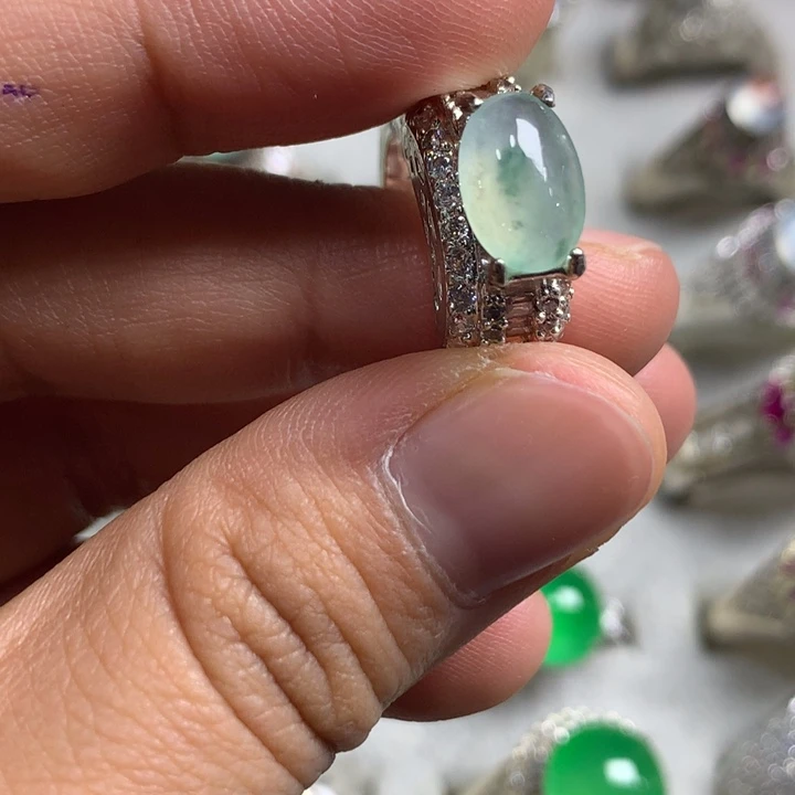 翡翠未镶嵌戒指铜托，卖裸石，需要二次镶嵌