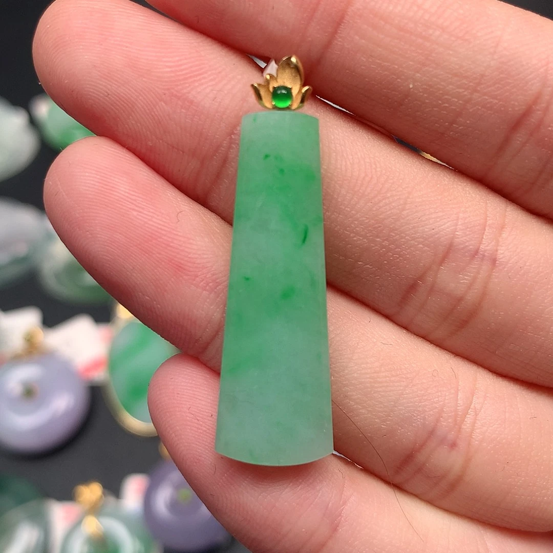 颈饰18K金镶嵌翡翠翡翠吊坠