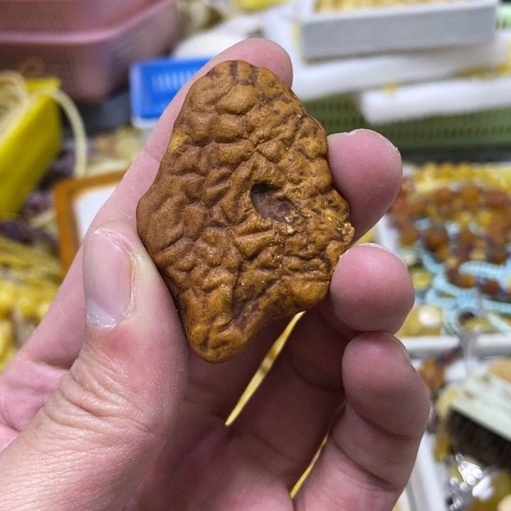 蜜蜡未镶嵌裸石吊坠