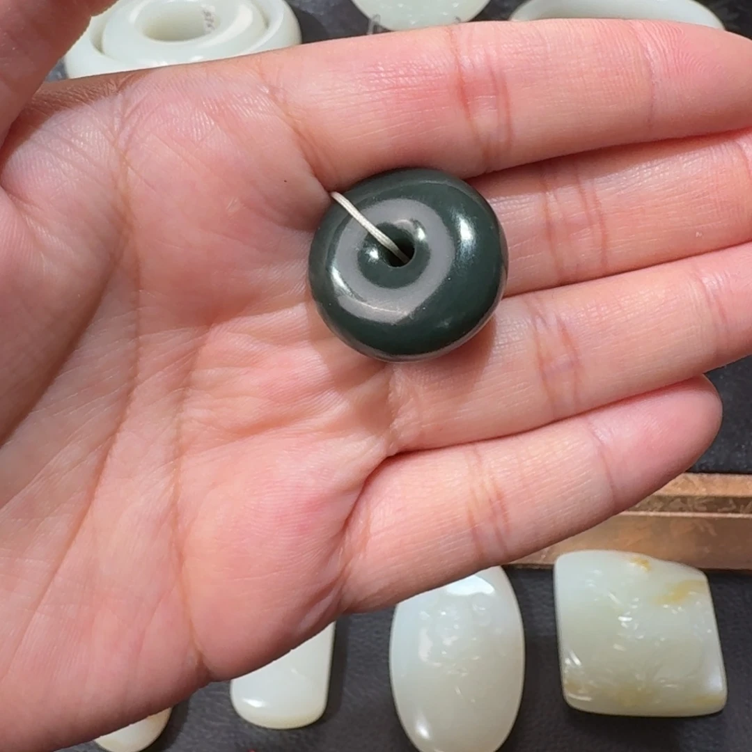 和田玉未镶嵌颈饰福利平安扣