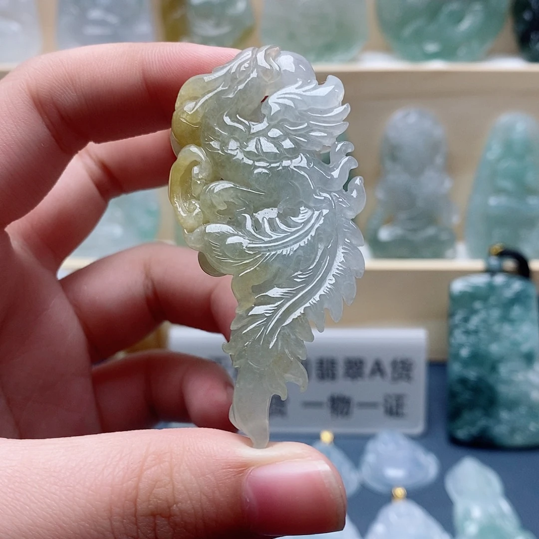翡翠未镶嵌颈饰凤牌