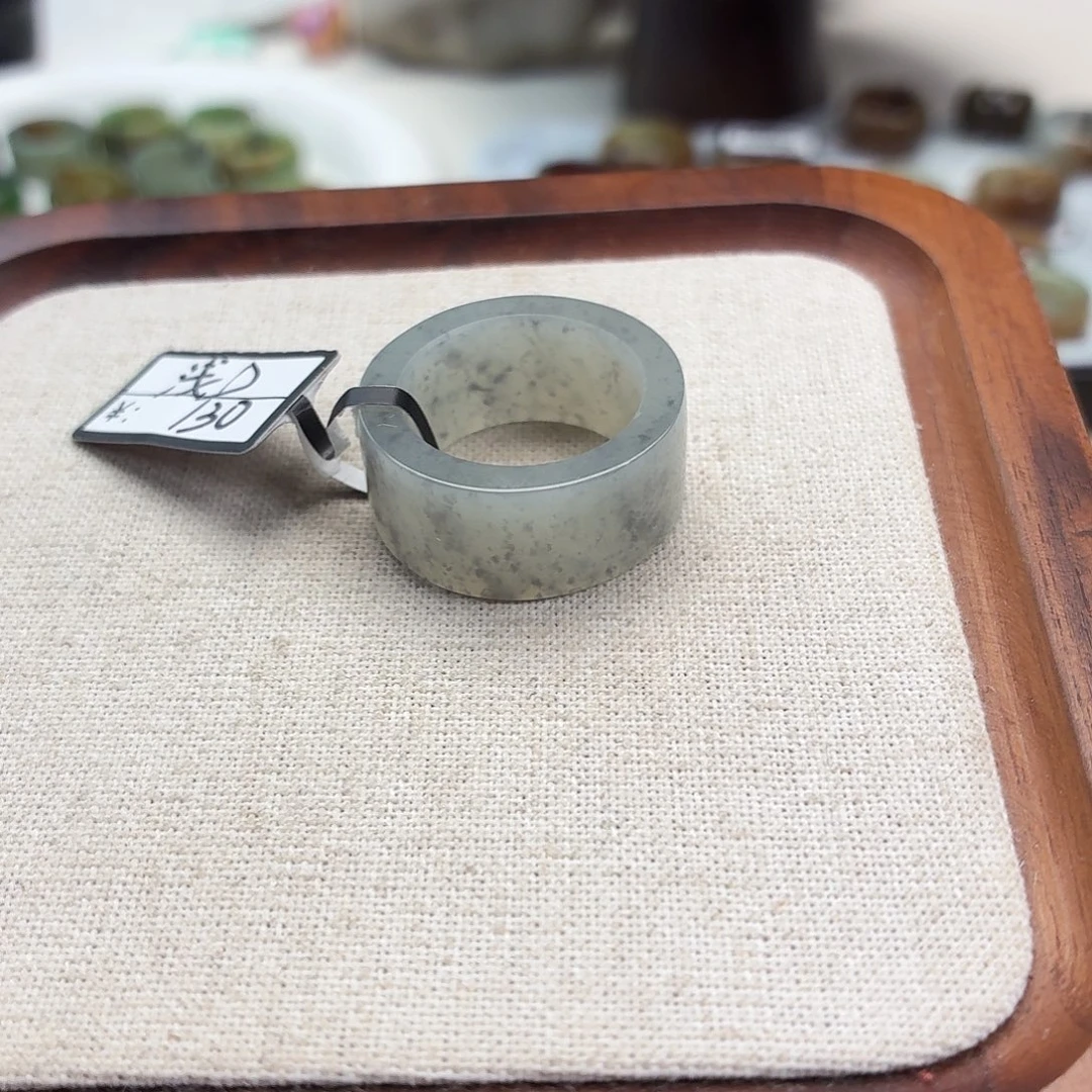 未镶嵌戒圈和田玉F72点墨灰直切18.7不退换