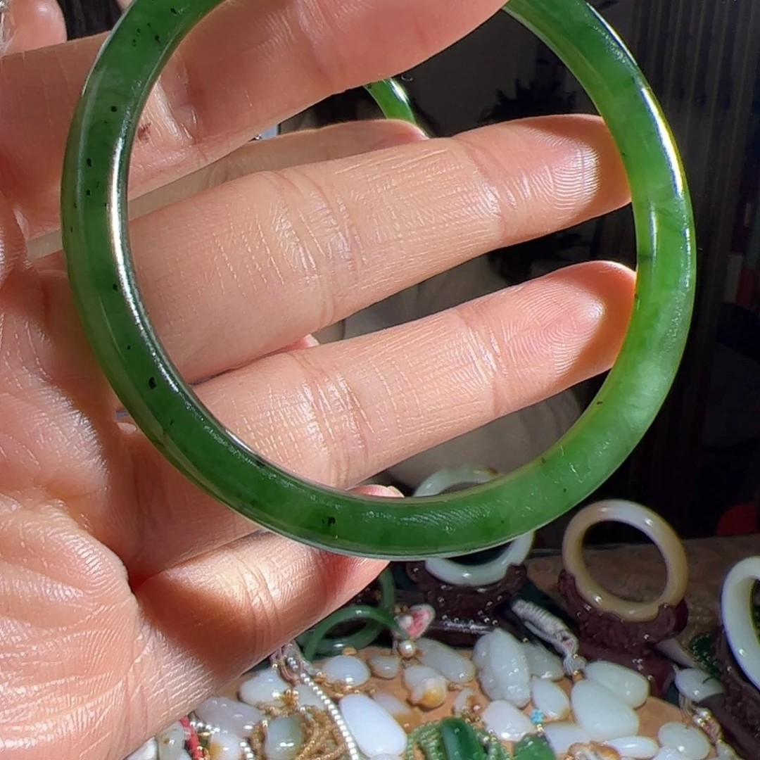 和田玉未镶嵌手镯