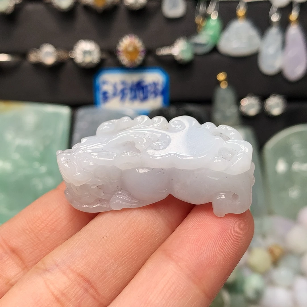 翡翠未镶嵌颈饰貔貅