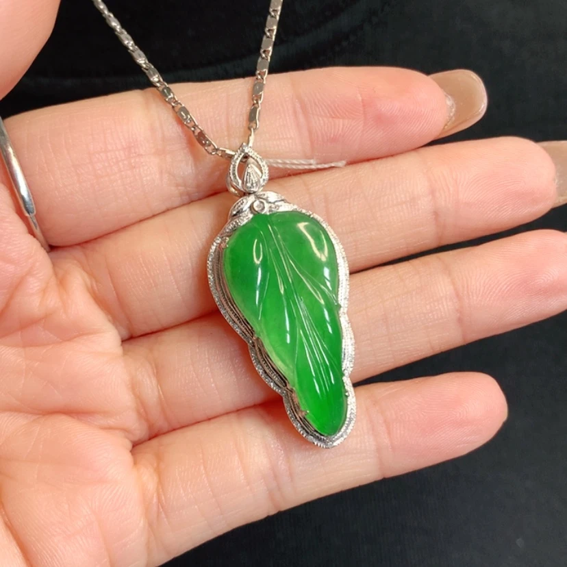 【闪购商品】颈饰18K金镶嵌翡翠叶子