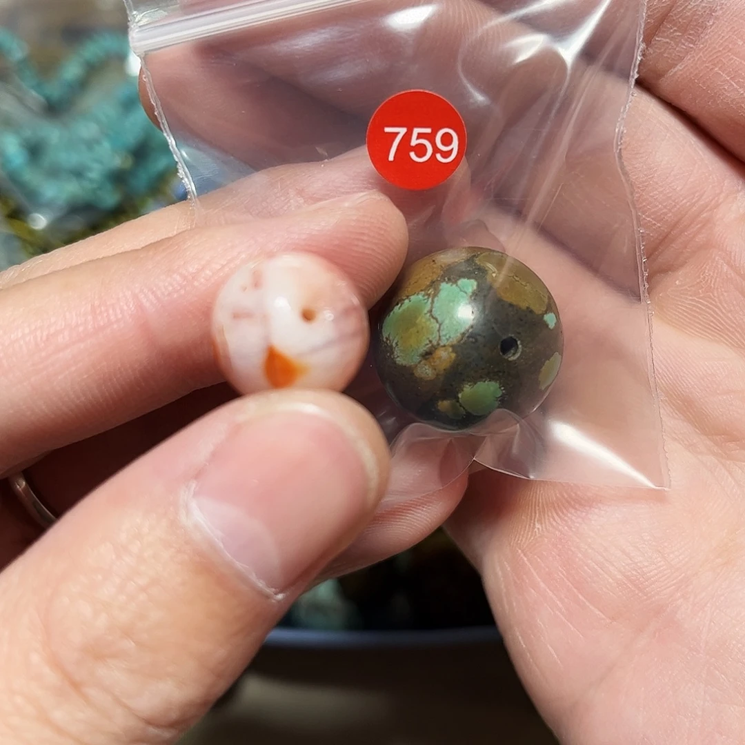 轻***雨南红玛瑙未镶嵌珠宝奇石