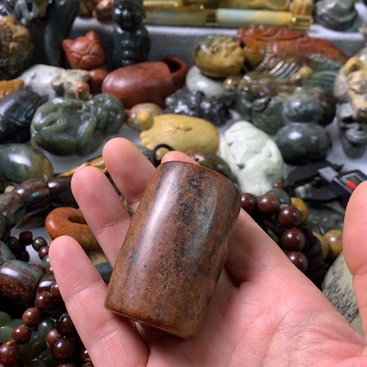 未镶嵌岫岩河磨玉（透闪石质玉）把件