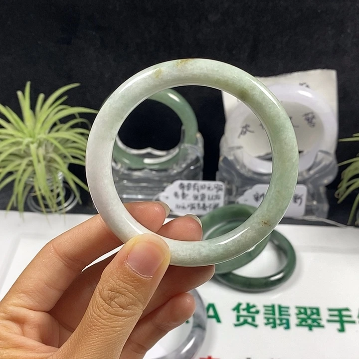 未镶嵌手镯翡翠106号。56圈