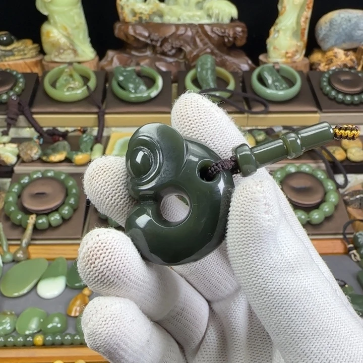 岫岩老玉（透闪石质玉）未镶嵌颈饰