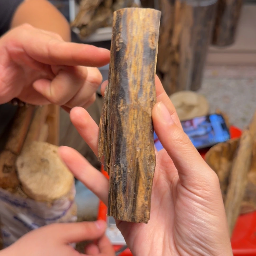 沉香碎屑沉香白棋块料49克