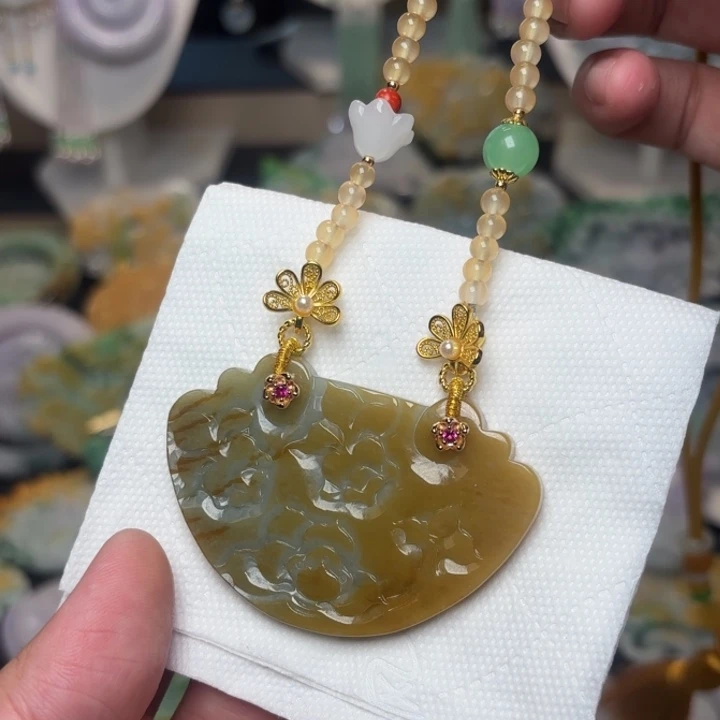 翡翠未镶嵌颈饰吊坠