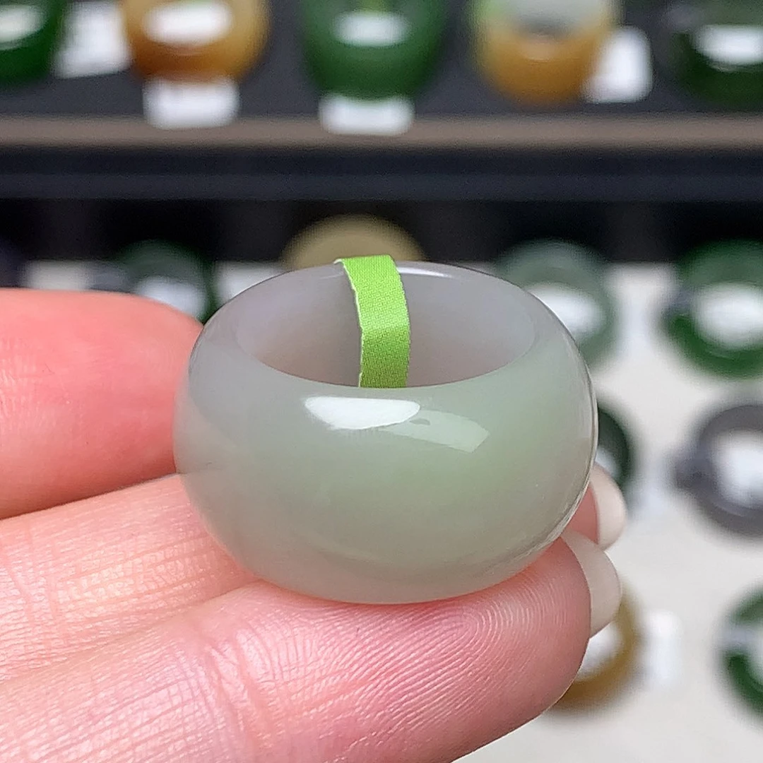 未镶嵌戒指和田玉