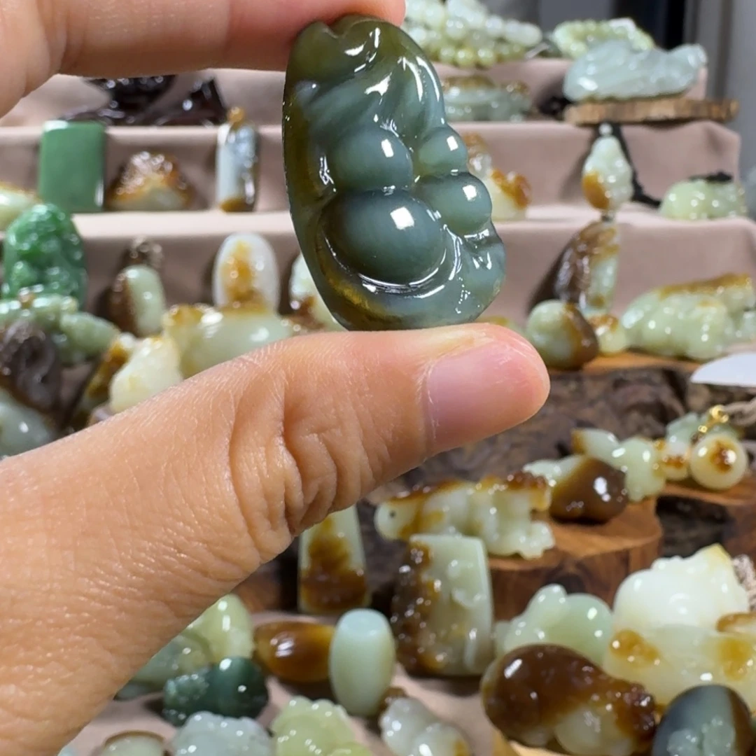 颈饰未镶嵌和田玉（糖玉）