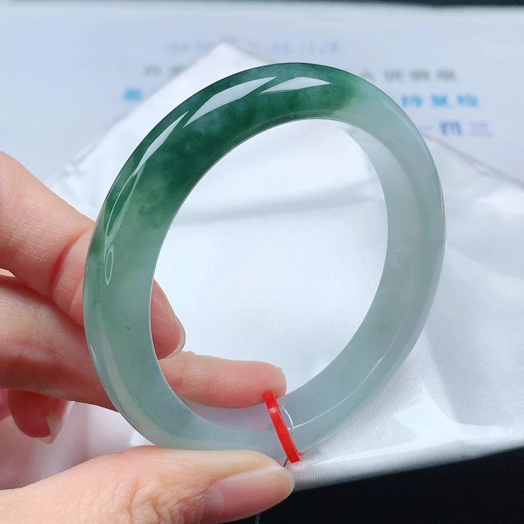 翡翠手镯未镶嵌55圈