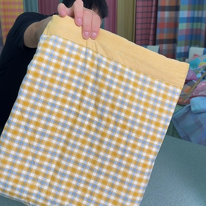 聚酯纤维水洗棉小黄格双人夏被