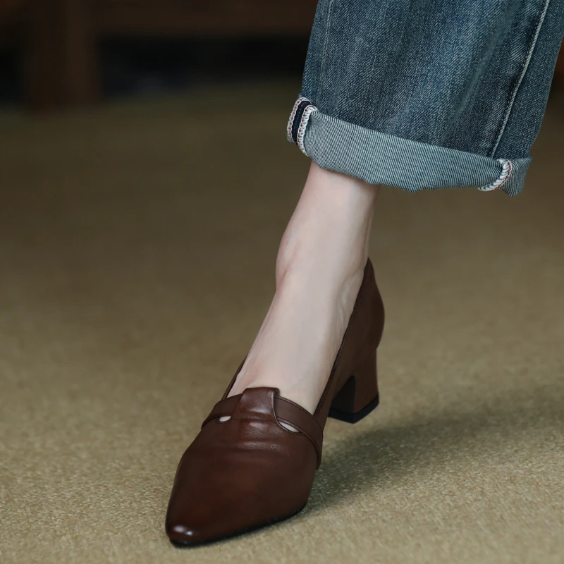 牛皮2025新款法式复古尖头气质粗跟单鞋女浅口通勤轻便一脚蹬皮鞋