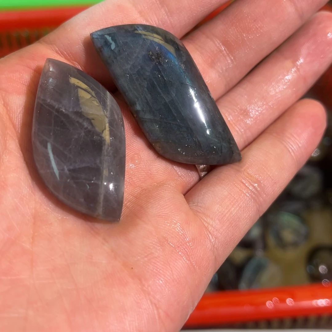 拉长石吊坠未镶嵌有**月