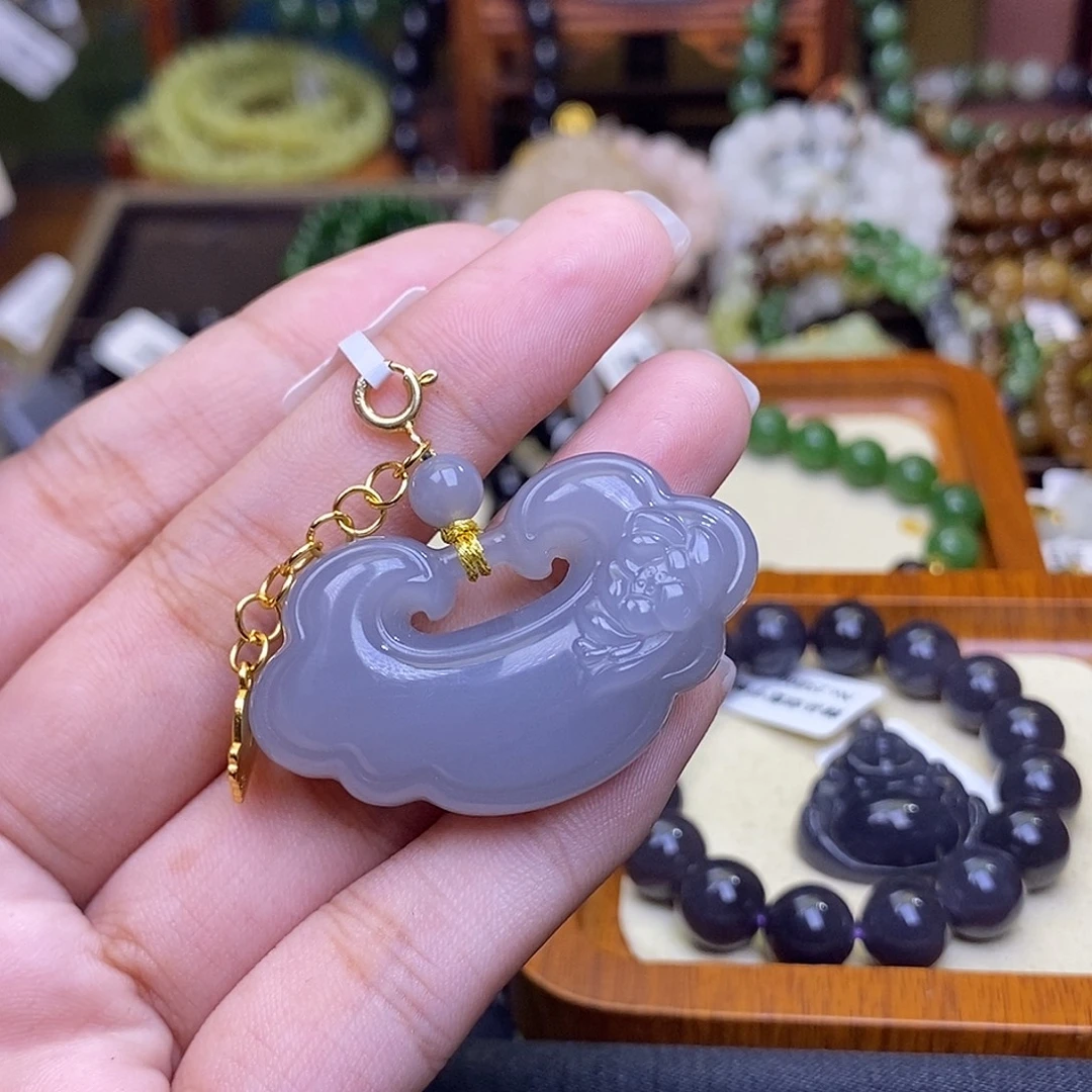 和田玉未镶嵌颈饰浓烟紫锁包