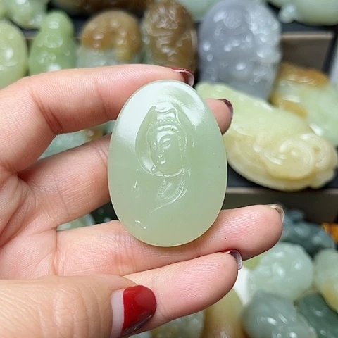 颈饰未镶嵌和田玉龍**神