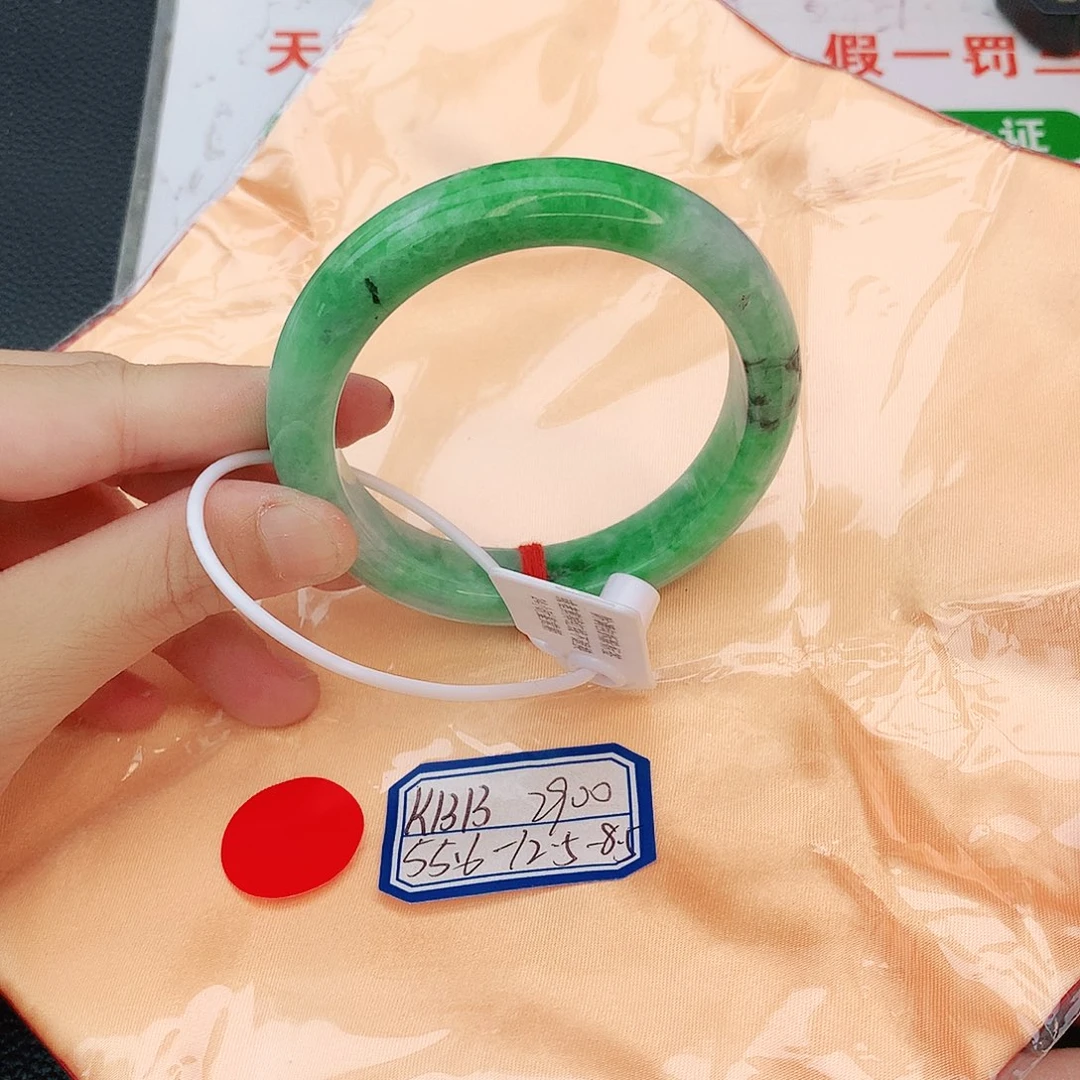 翡翠手镯未镶嵌翡翠