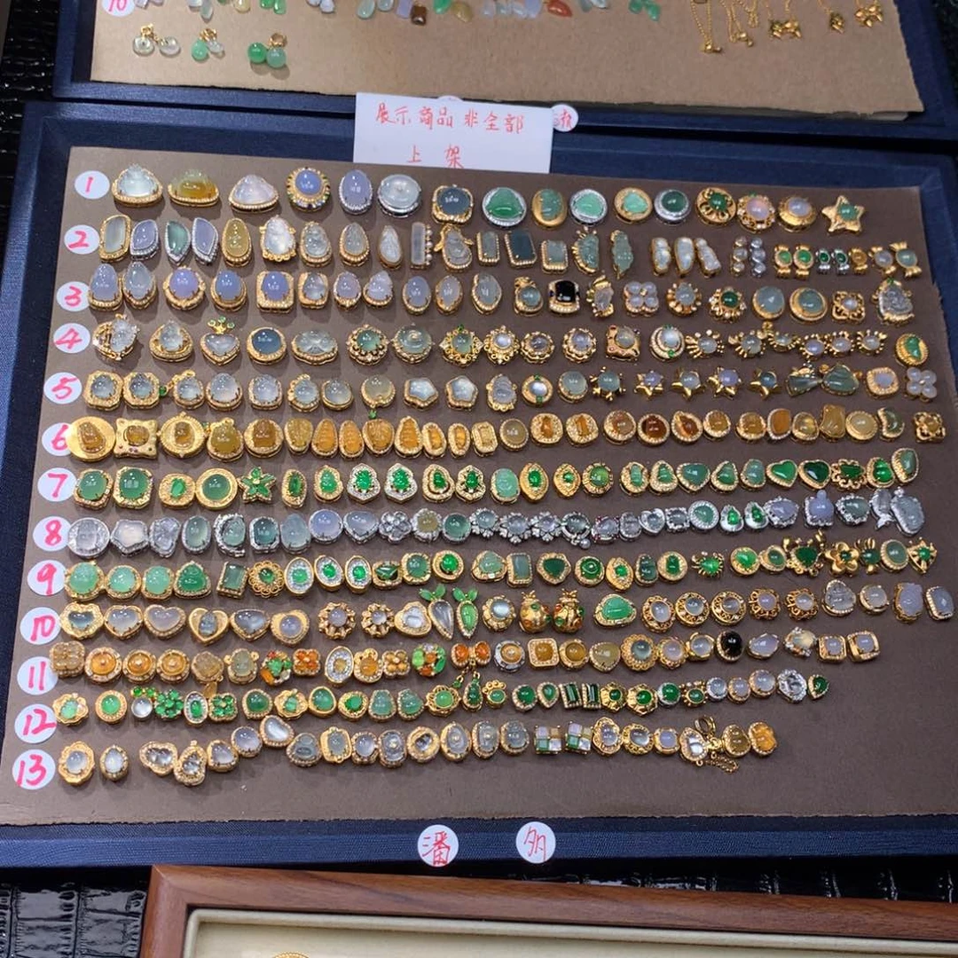 翡翠18K金镶嵌颈饰翡翠