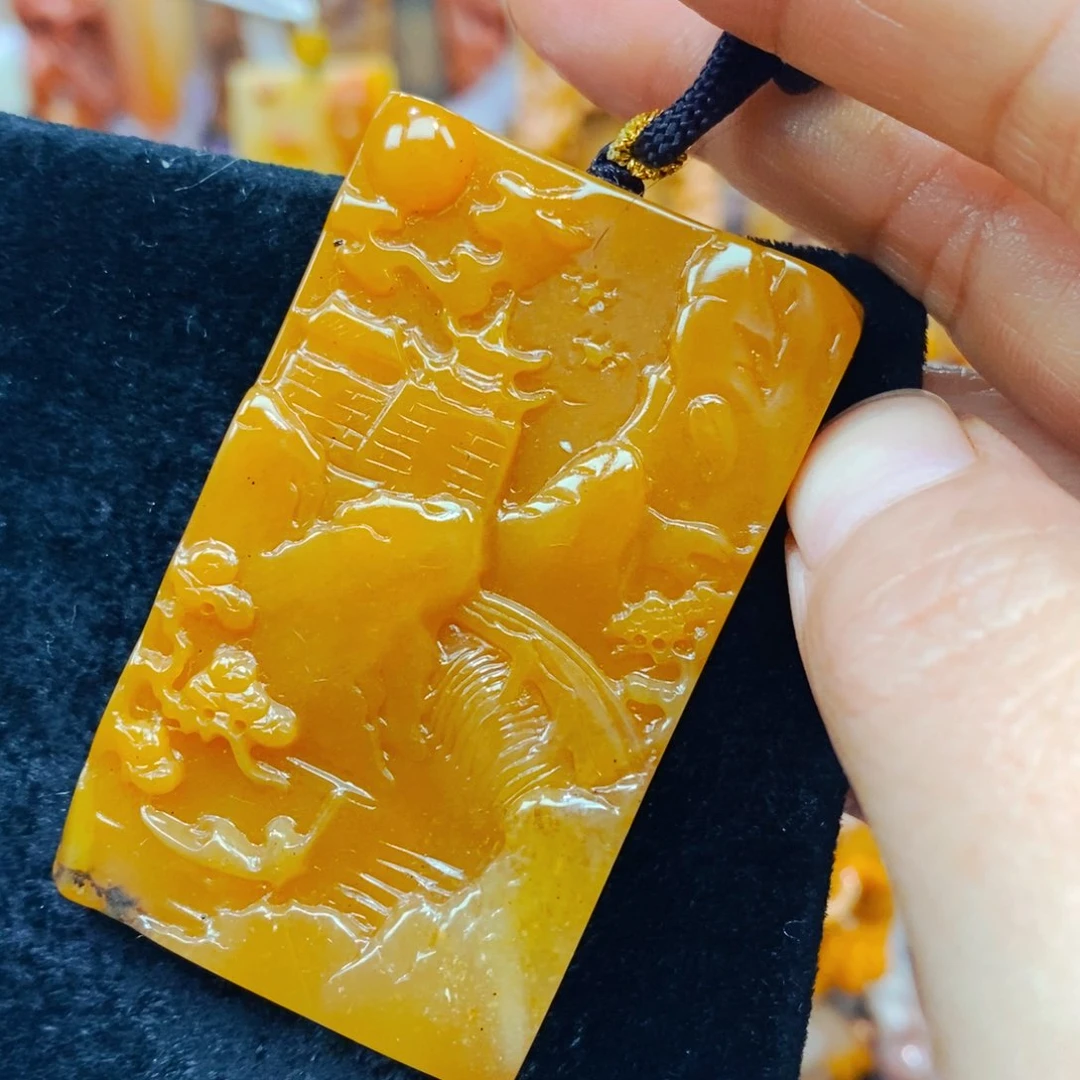 未镶嵌石英质玉（黄龙玉）颈饰