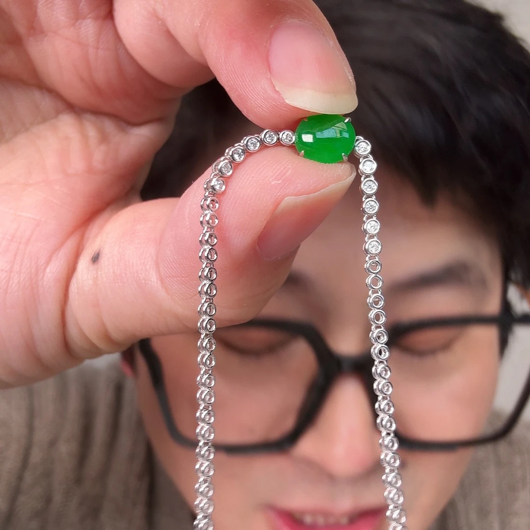 星****翡翠18K金镶嵌颈饰一件