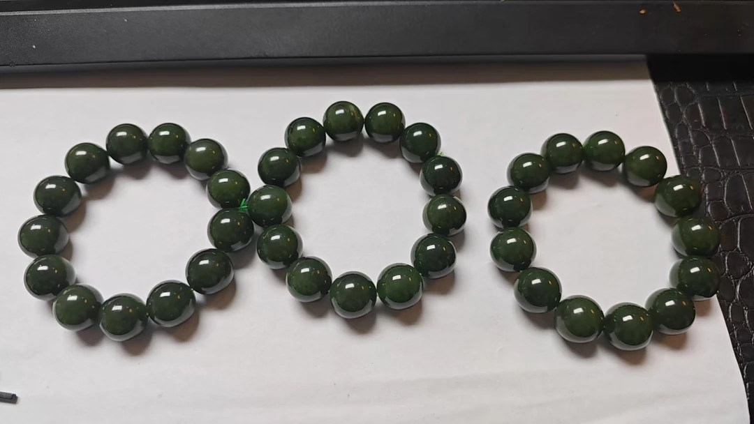 和田玉碧玉手串15.7mm左右多样性发其一C-402