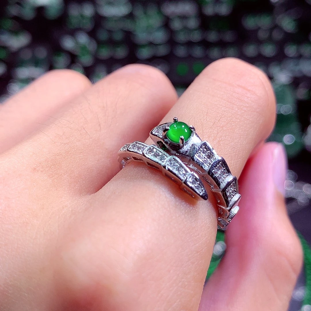 翡翠未镶嵌颈饰戒指