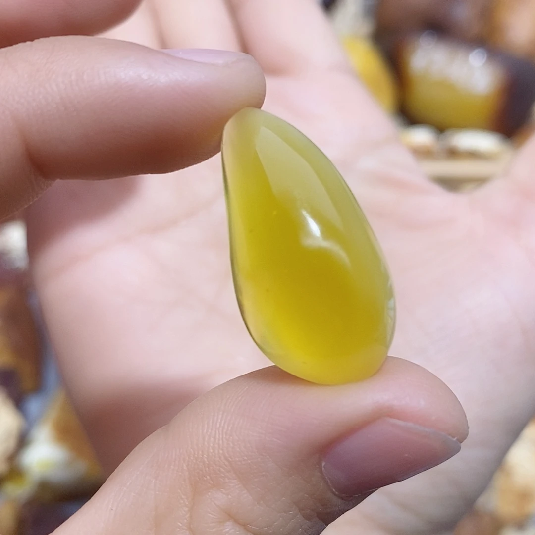 琥珀未镶嵌颈饰蜜蜡原石