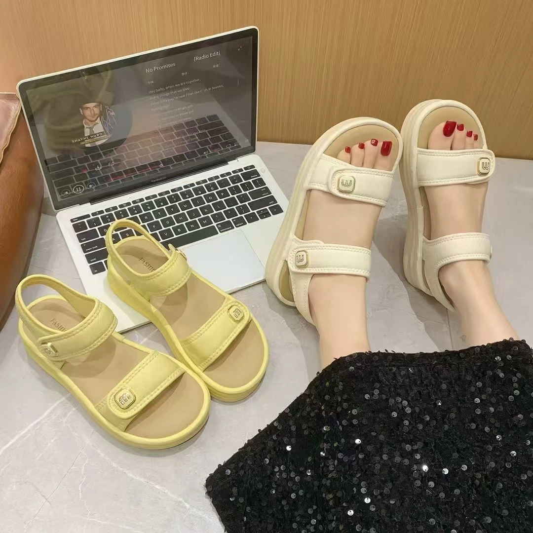 倩倩家5879新款时尚百搭潮流舒适轻便软底凉鞋