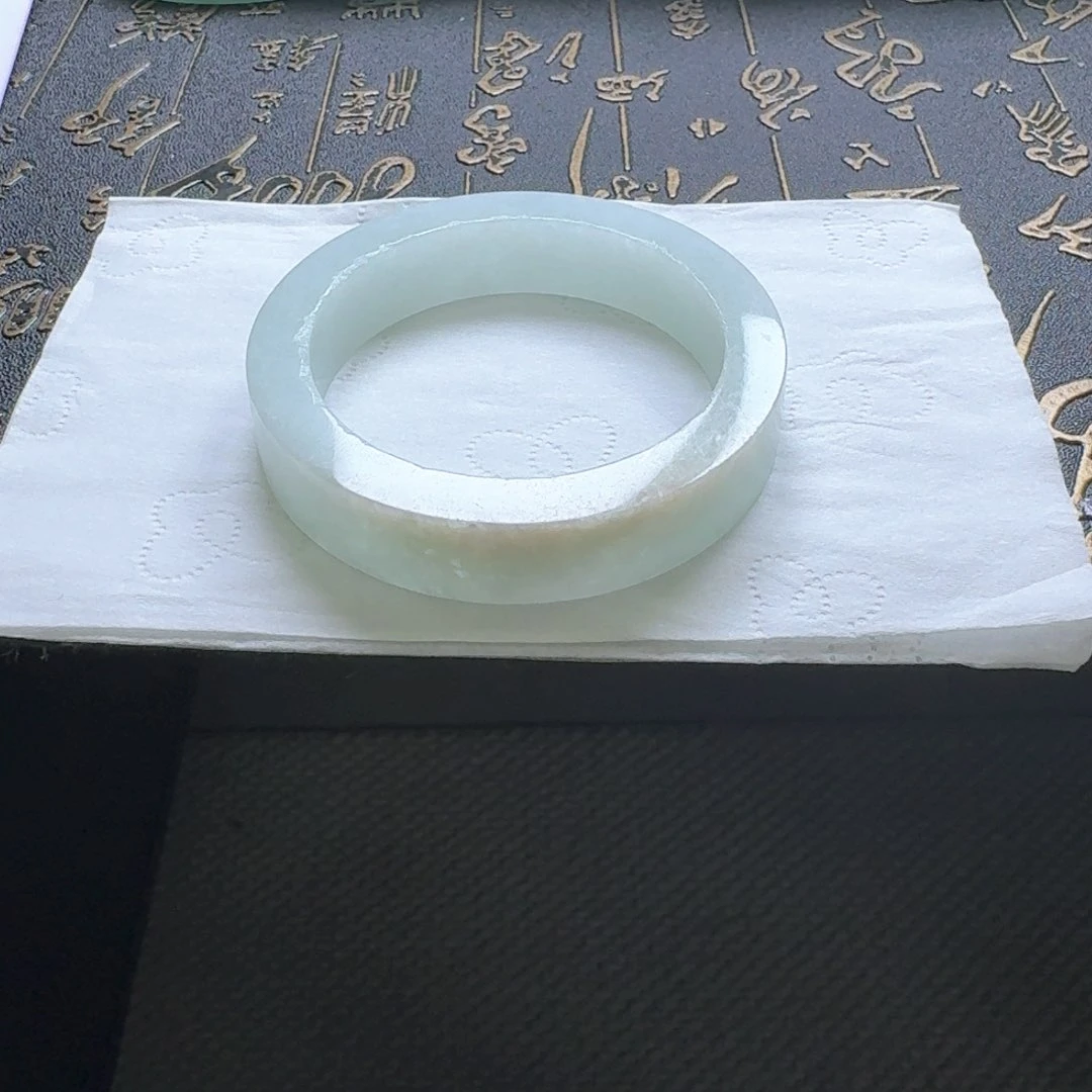 未镶嵌翡翠手镯定制翡翠