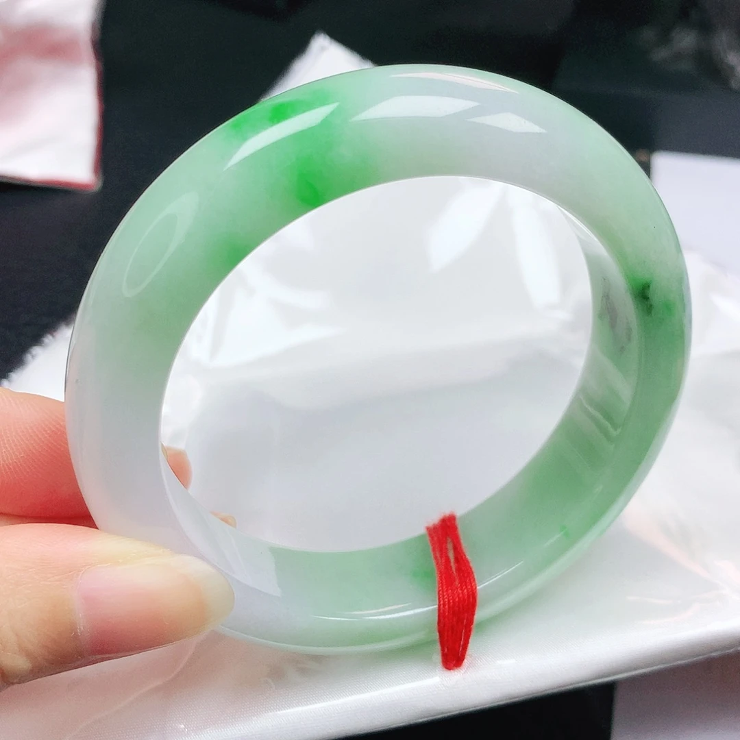 翡翠手镯未镶嵌正