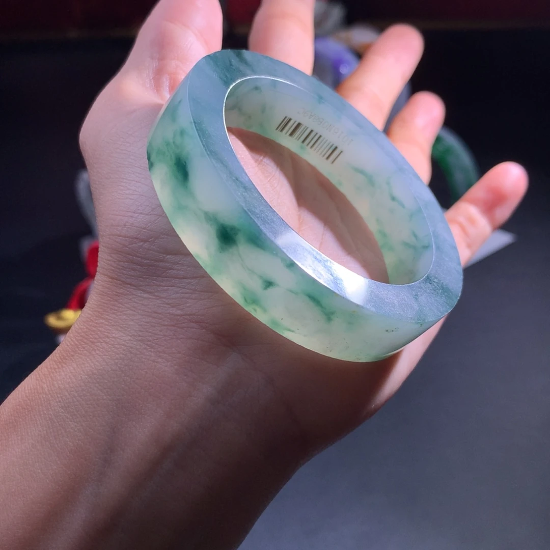 定制翡翠未镶嵌翡翠手镯