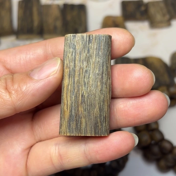 沉香吊坠相****。奇楠沉香素牌子9.5克