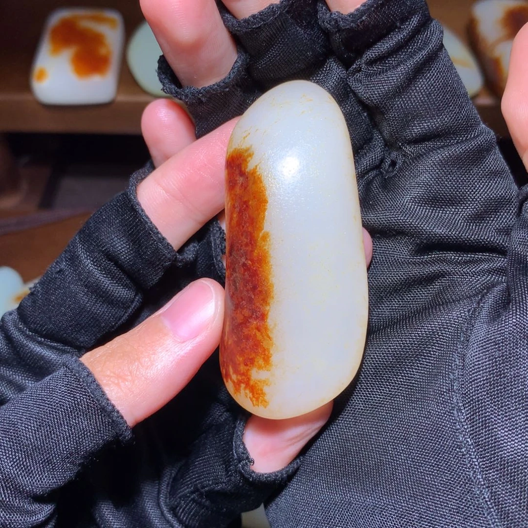 一***狼和田玉未镶嵌颈饰