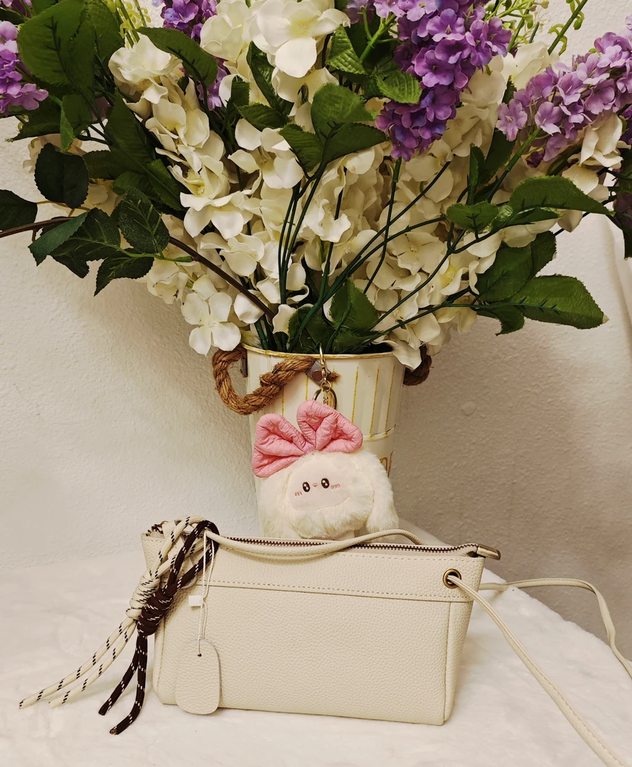 时尚百搭通勤真皮女包