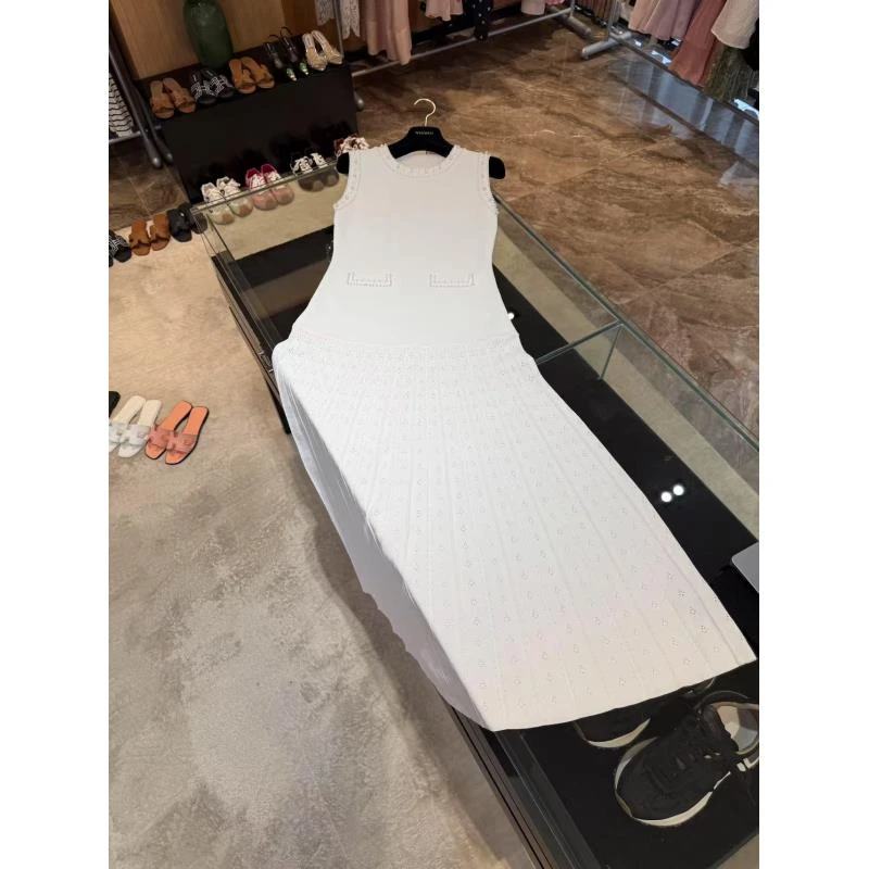 WW2025新款女士白色小香风珍珠浮雕针织长款镂空连衣裙