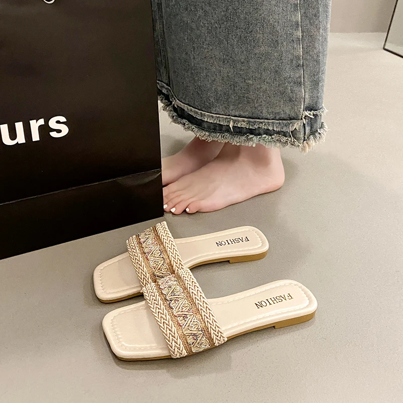 小香风凉拖鞋女外穿2025年夏季新款显脚小软底方头海边度假沙滩鞋