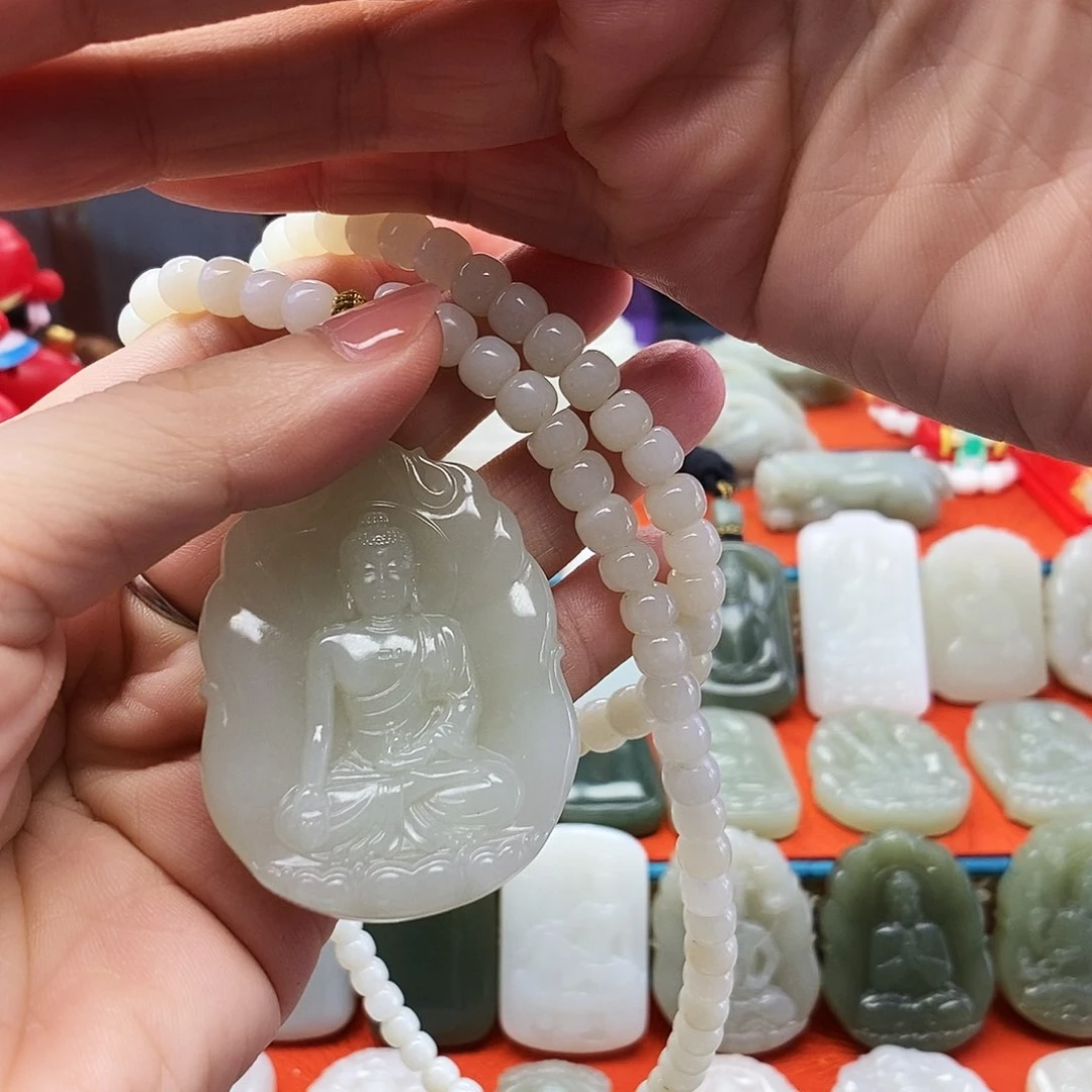 颈饰未镶嵌和田玉时*
