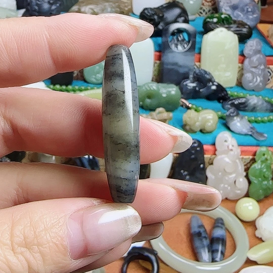 L****和田玉未镶嵌颈饰