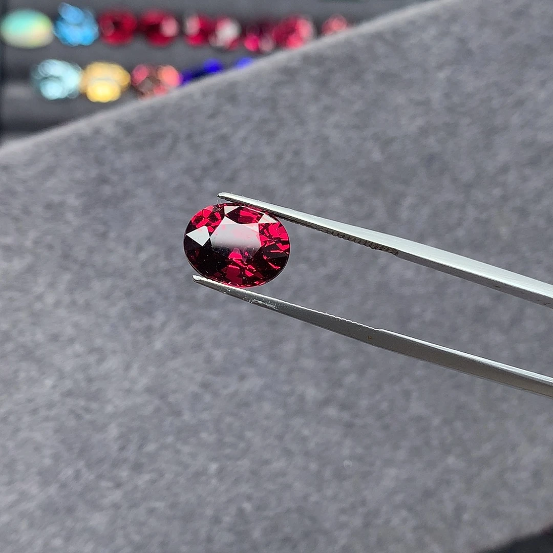 未镶嵌裸石石榴石（紫牙乌）5.475克拉