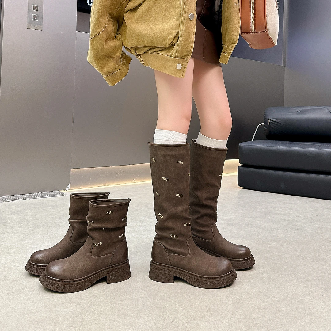 2025新款字母长筒靴女烟筒靴洋气瘦瘦短靴小个子厚底棕色马丁靴女