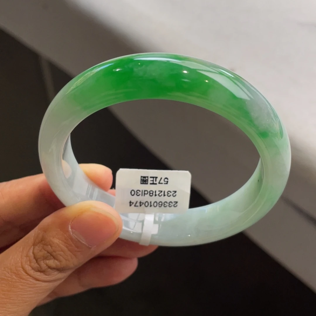 翡翠未镶嵌手镯白底青手镯