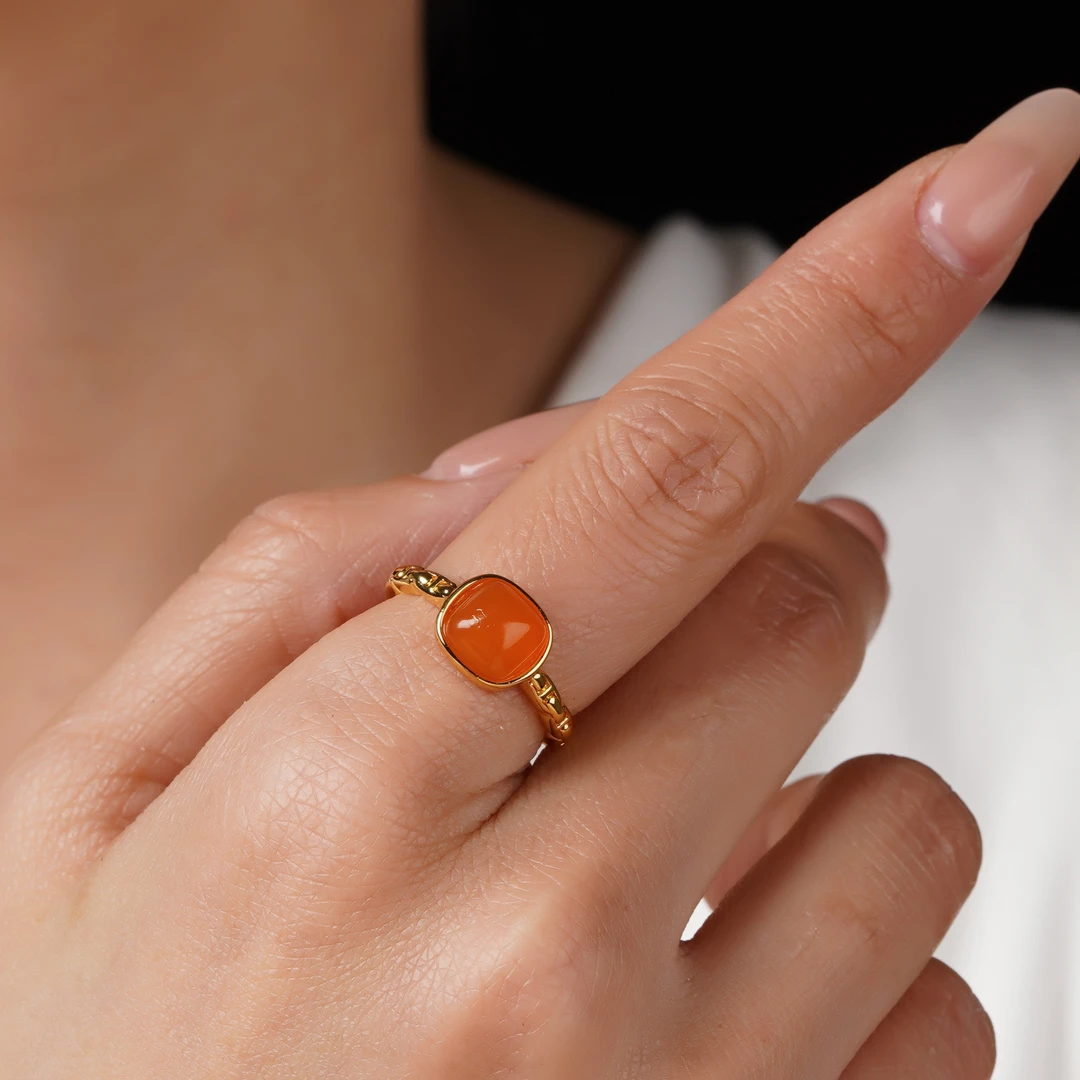 蜜蜡戒指活口轻奢复古简约金色镶嵌