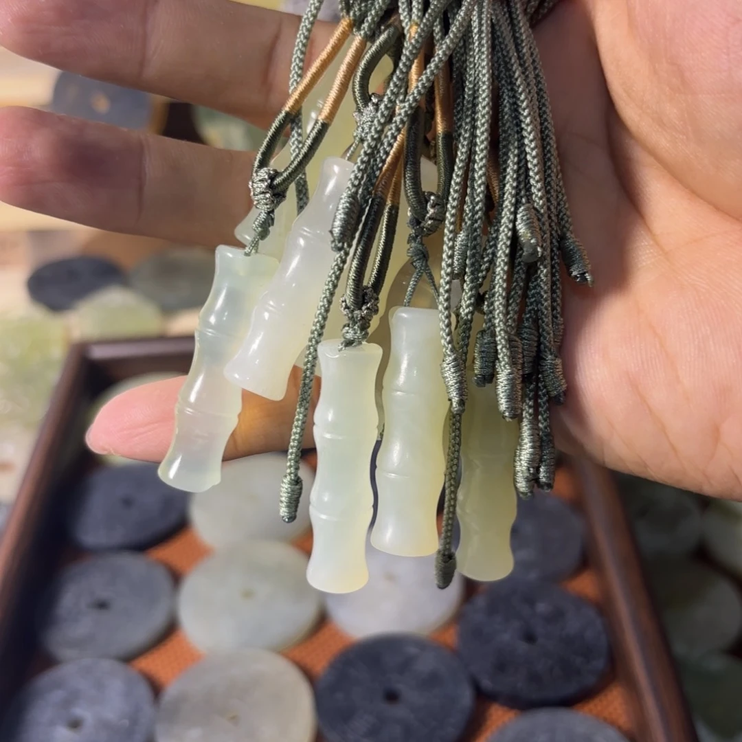 岫玉未镶嵌吊坠(不含链)