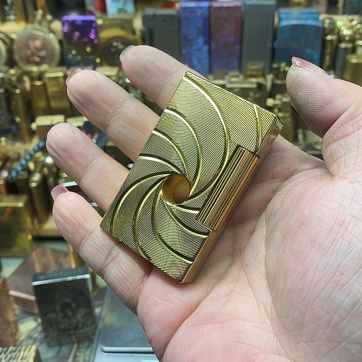 林***翔007侧滑朗声金色打火机